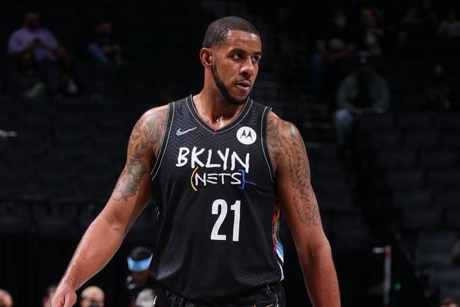 在攻防两端 在攻防两端